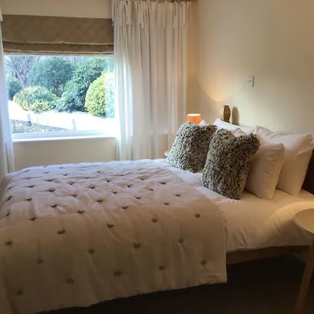 101 Winterbourne Down Апартаменти